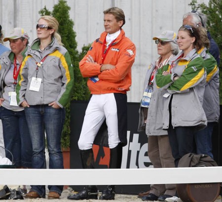 Edward-Gal-watching-Brett-Parbery-Victory-Saltue-GP_JB_5763-web Edvards Gāls vēro Breta Parberija startu WEG